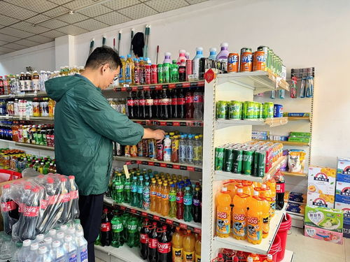 锦旗背后的温情服务 高邮烟草零售户点赞行业支持